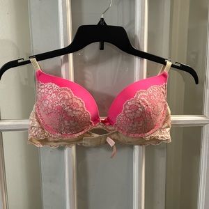 Victoria’s Secret size 38B dream angels push up bra